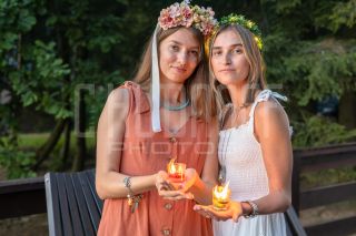 Девичник в глэмпинге. Фотосъемка невесты и её подружек.