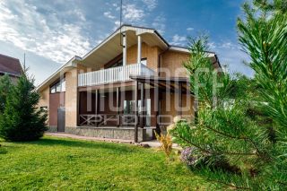 Фотосъемка коттеджа. Общий вид дома.