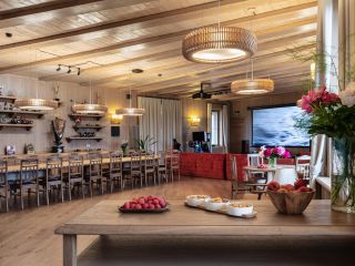 Архитектурная и интерьерная фотосъёмка гостиничного комплекса.