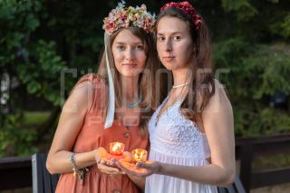 Девичник в глэмпинге. Фотосъемка невесты и её подружек.