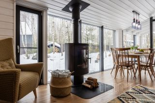 Комплексная презентация загородного дома для сдачи в аренду посуточно. Интерьерная и контентная фотосессия.