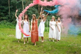 Девичник в глэмпинге. Фотосъемка невесты и её подружек.