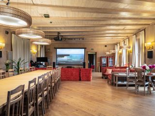 Архитектурная и интерьерная фотосъёмка гостиничного комплекса.