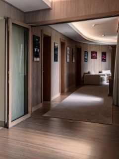 Архитектурная и интерьерная фотосъёмка гостиничного комплекса.