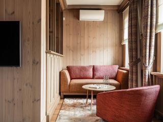 Архитектурная и интерьерная фотосъёмка гостиничного комплекса.