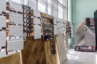 Профессиональная фотосъемка магазина ламинат. Фото для контента.