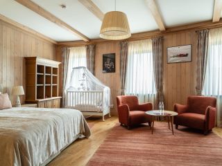 Архитектурная и интерьерная фотосъёмка гостиничного комплекса.